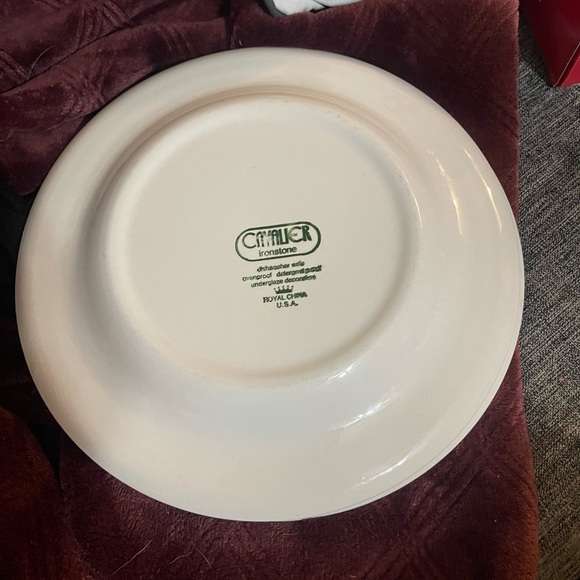 Beautiful plates royal china - Picture 4 of 4